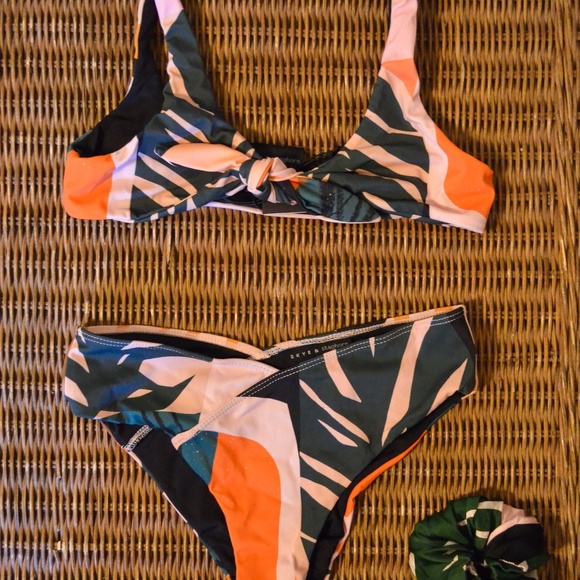 Skye & Staghorn Swim Set with Scrunchie - Picture 2 of 4